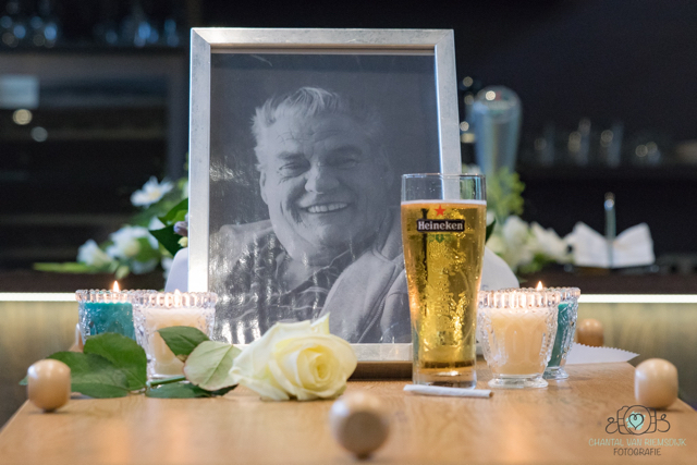 Aan de bar afscheid genomen.jpg